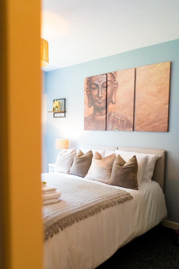 Entire Ground Floor Modern In Centre Apartment