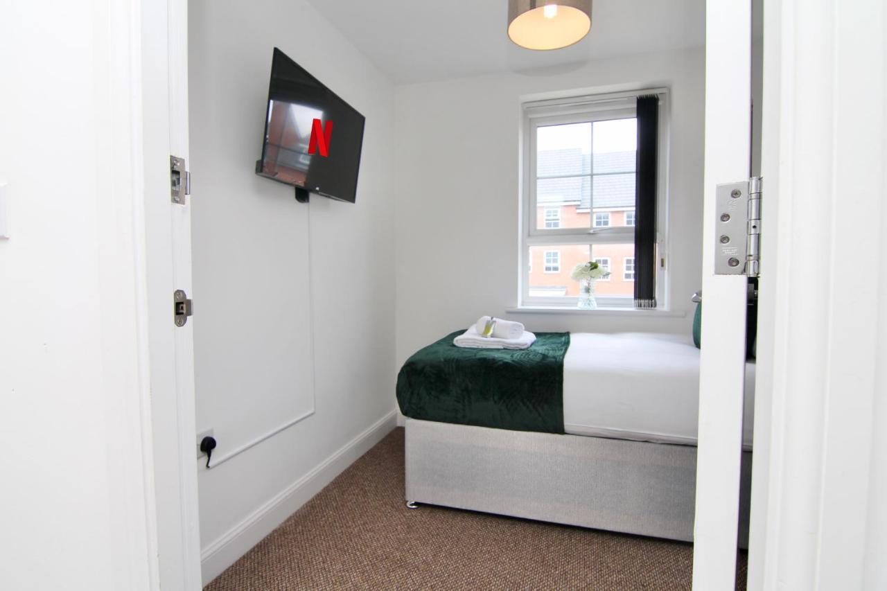 Canalview House - Fully Furnished Coventry City Centre Home Holiday home *