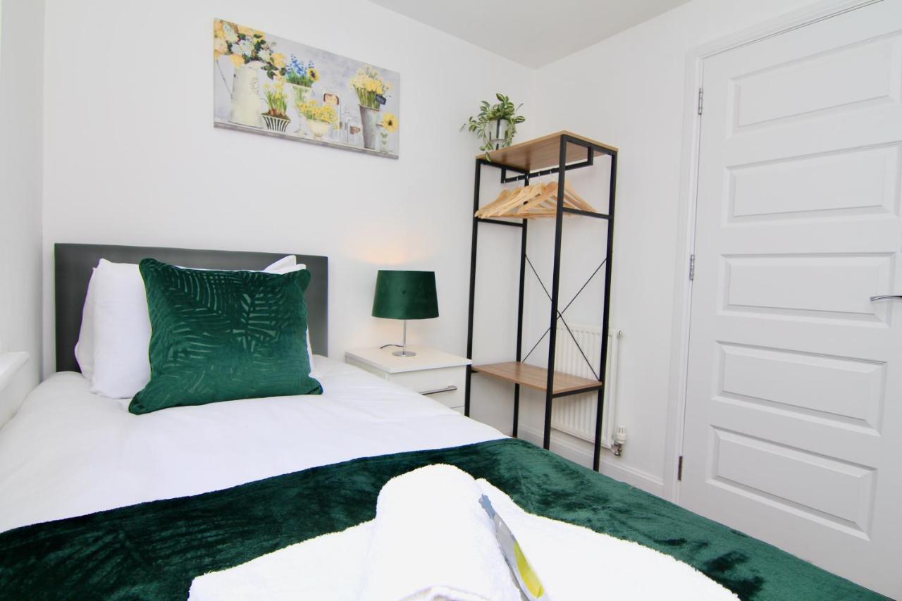 Holiday home Canalview House - Fully Furnished Coventry City Centre Home *