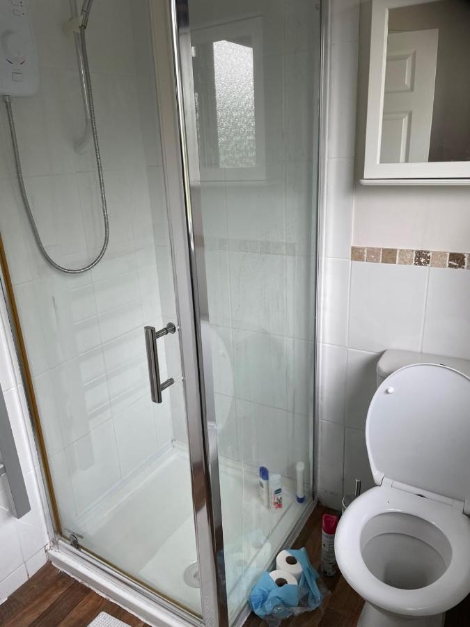 5 Bed House, 32 Tutbury Avenue, Cannon Park, Coventry, Cv4 7bj *