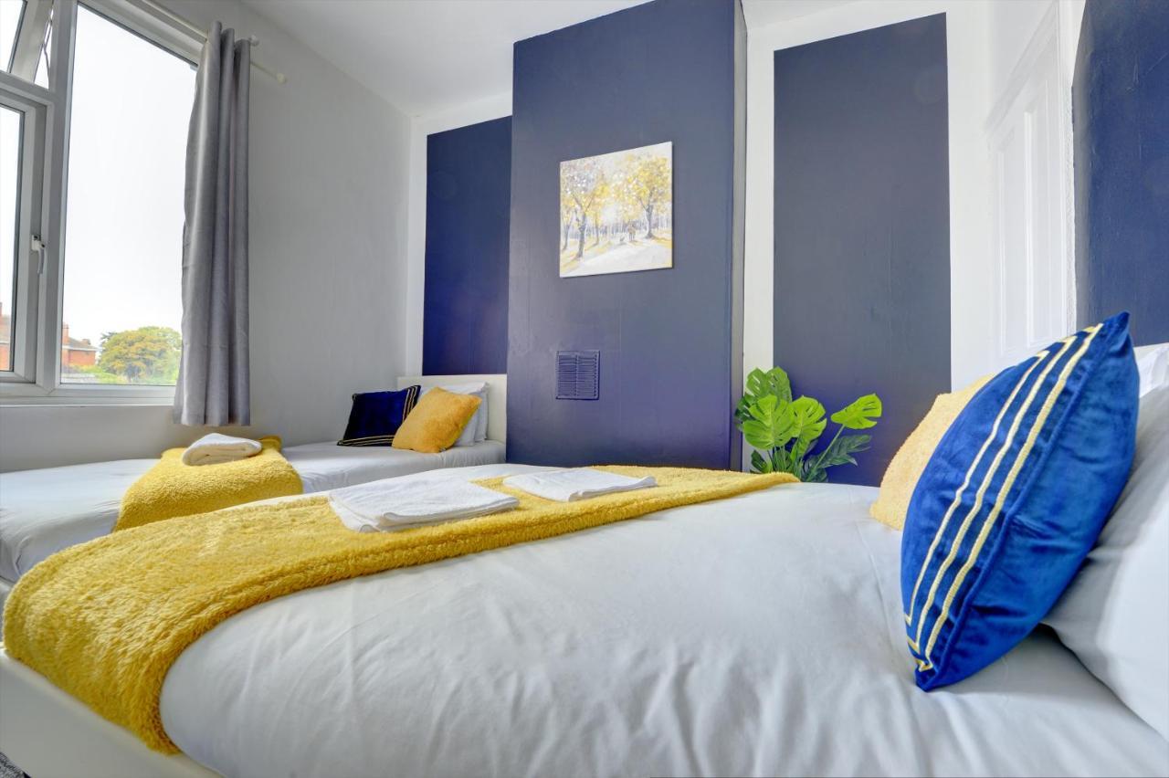 Casa de férias Cheerful Comfort: 2-bedroom With Free Parking & Wi-fi Coventry