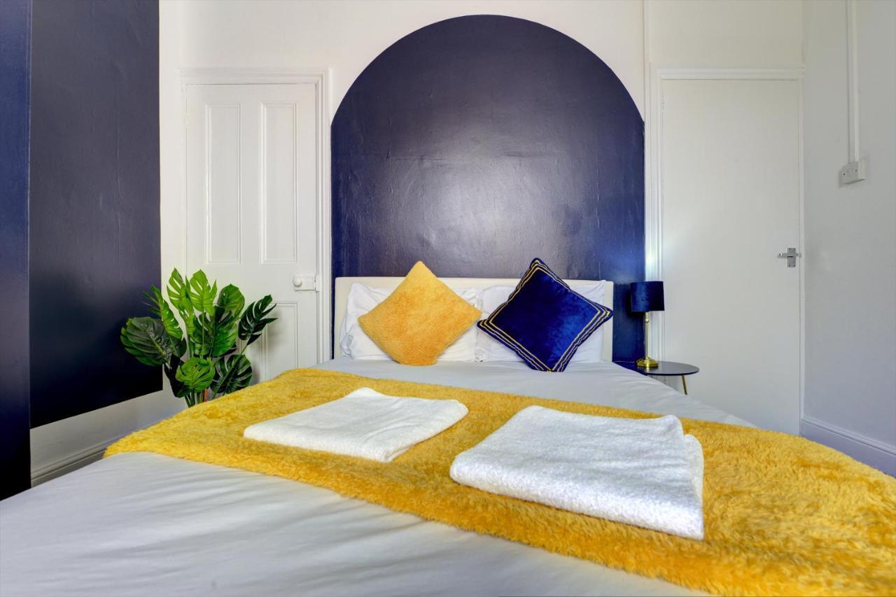 Cheerful Comfort: 2-bedroom With Free Parking & Wi-fi