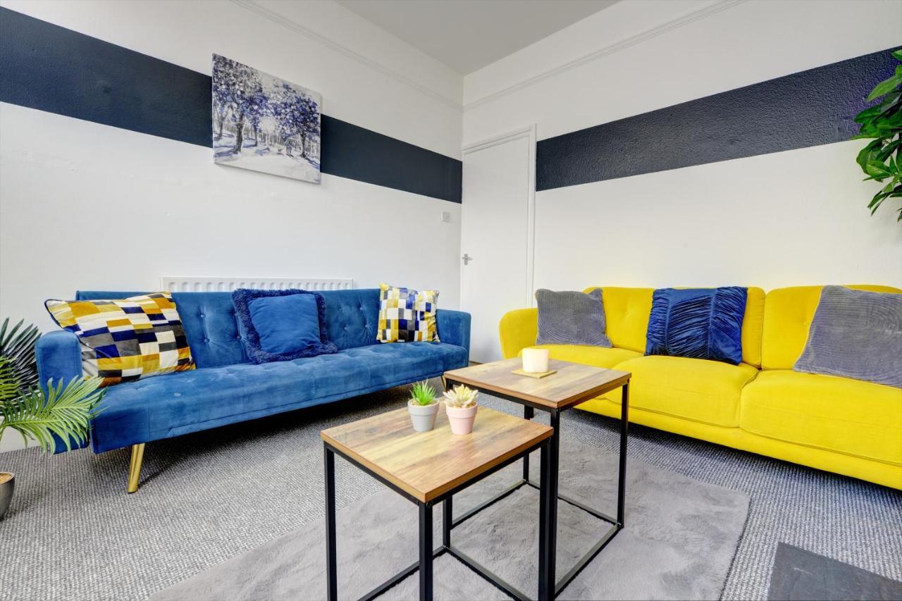 Casa de férias Cheerful Comfort: 2-bedroom With Free Parking & Wi-fi Coventry