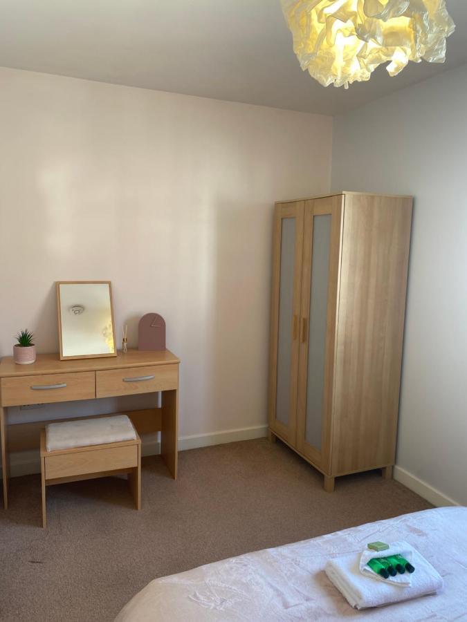 City Centre Townhouse With Private Parking *