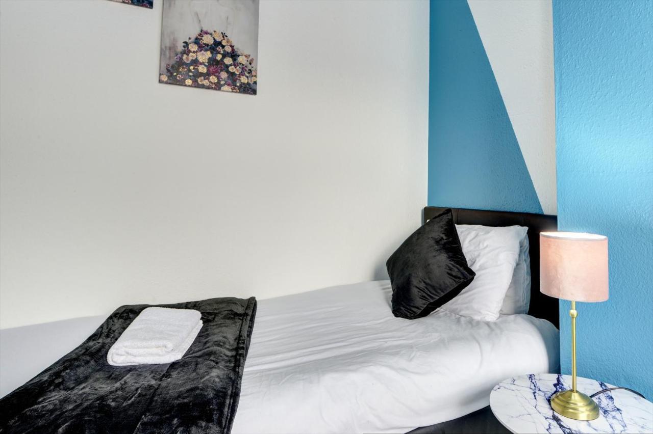 Casa de férias Cheerful Comfort: 2-bedroom With Free Parking & Wi-fi Coventry