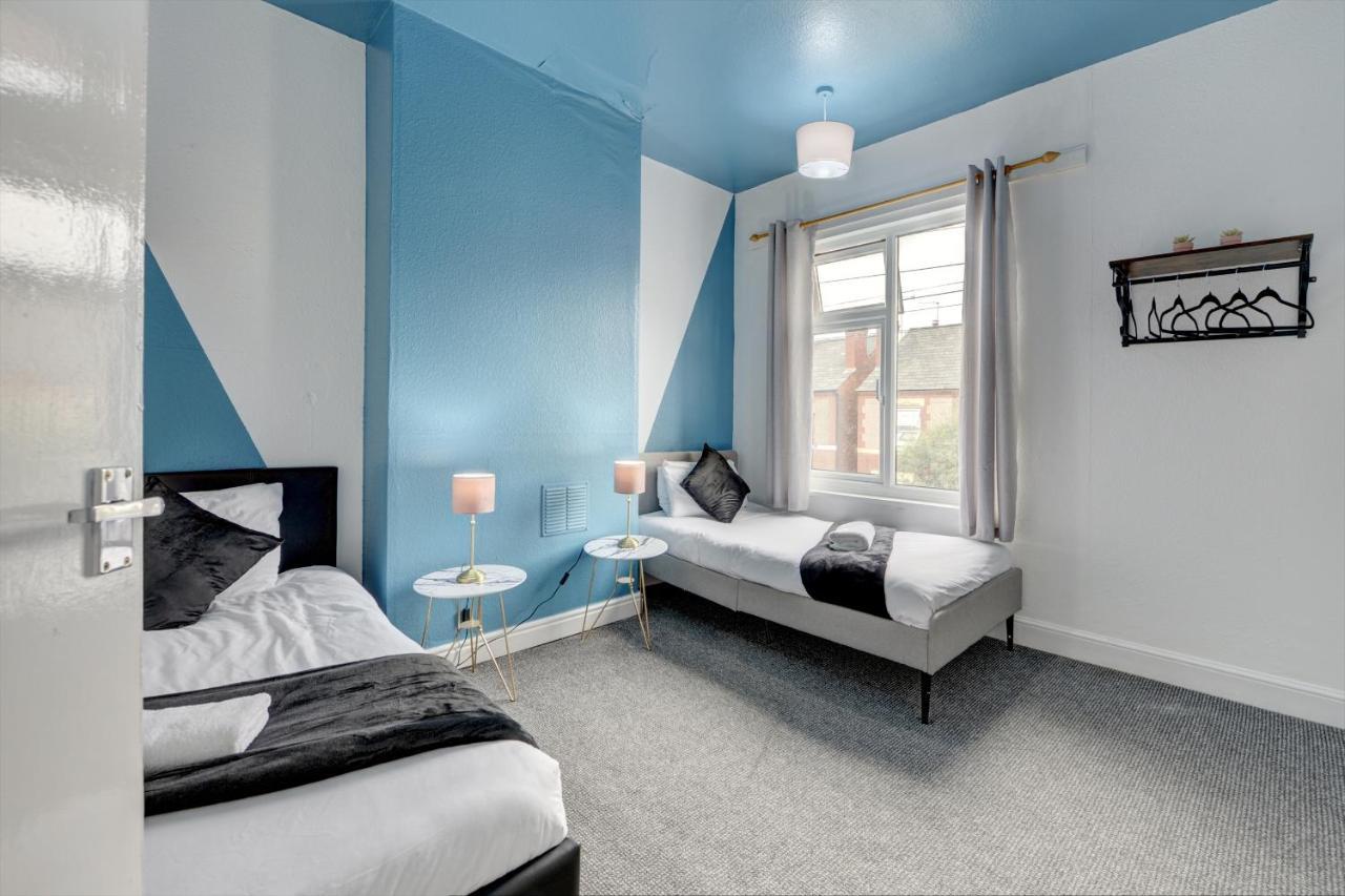 Cheerful Comfort: 2-bedroom With Free Parking & Wi-fi Casa de férias *
