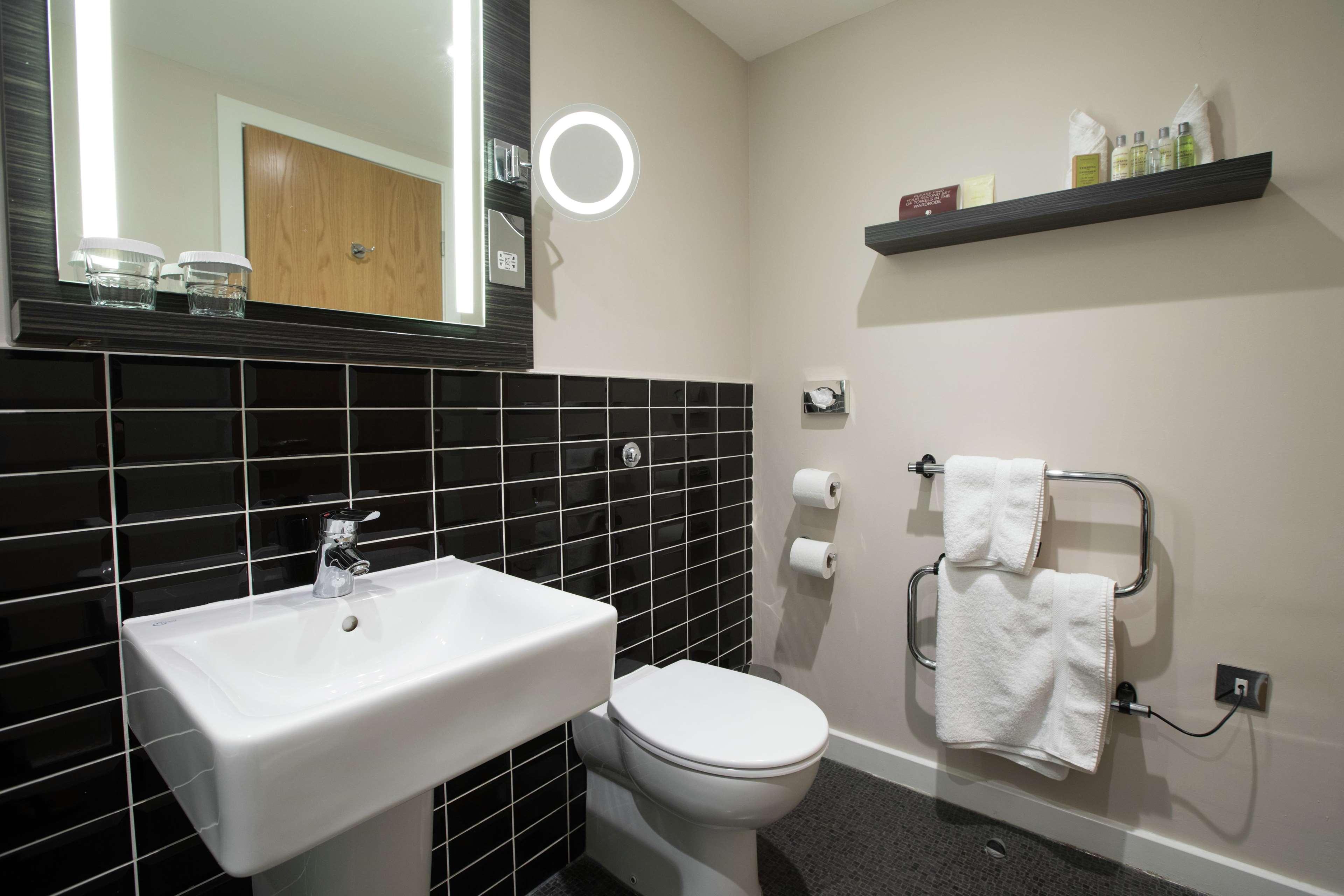 Doubletree By Hilton Building Society Arena Hotel 4*