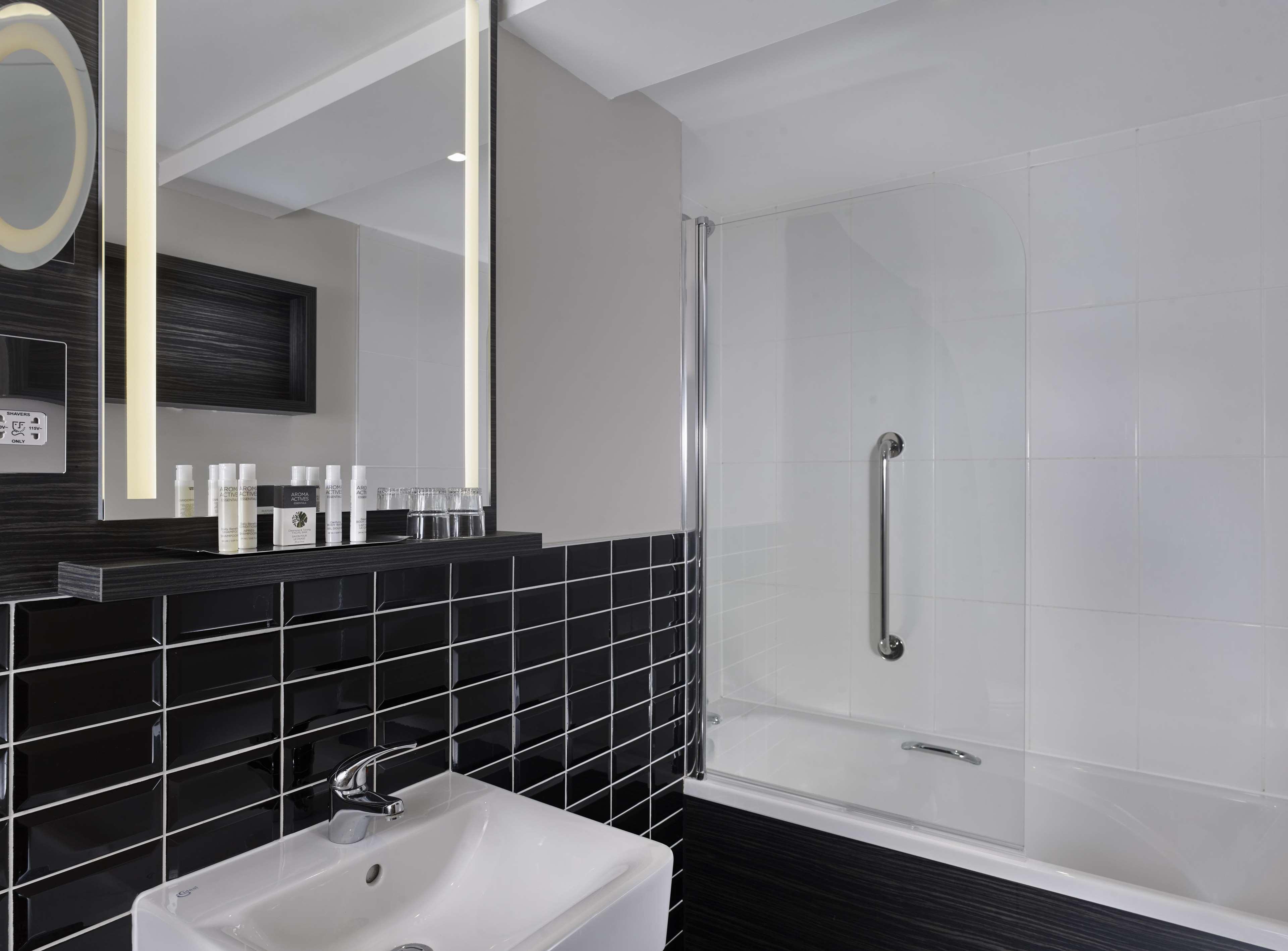 Doubletree By Hilton Building Society Arena 4*