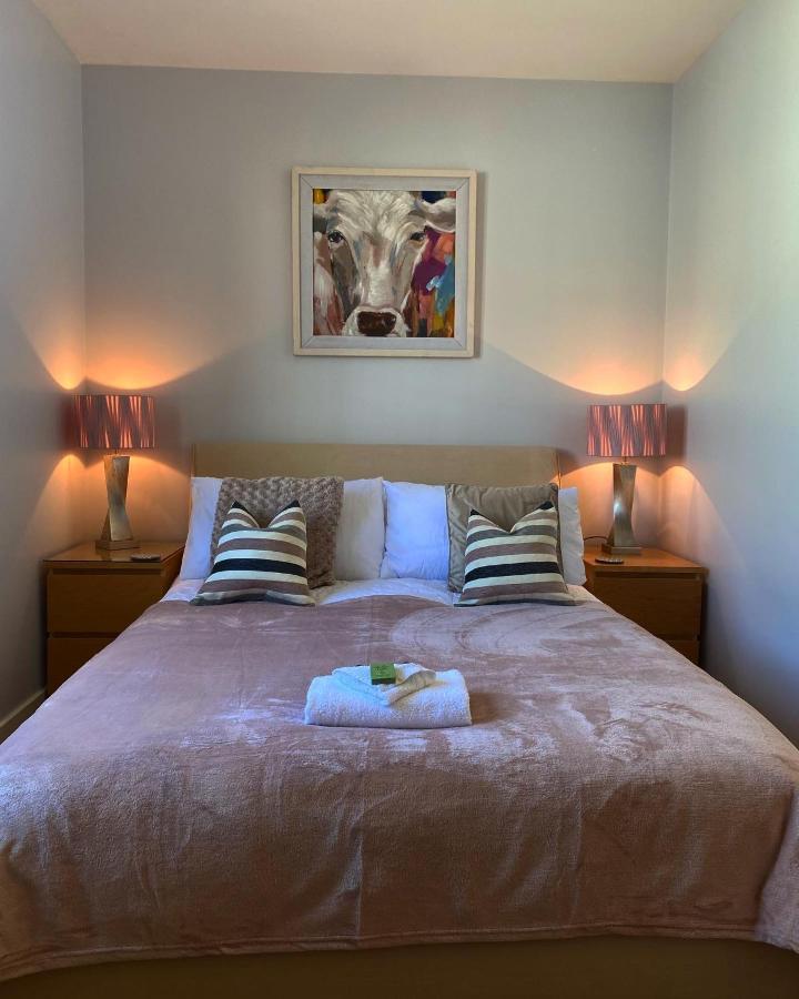 Holiday home City Centre Townhouse With Private Parking *