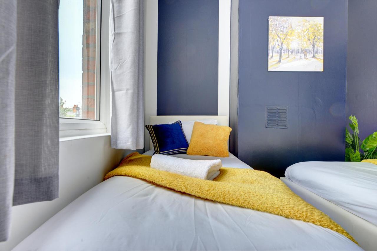 Cheerful Comfort: 2-bedroom With Free Parking & Wi-fi *