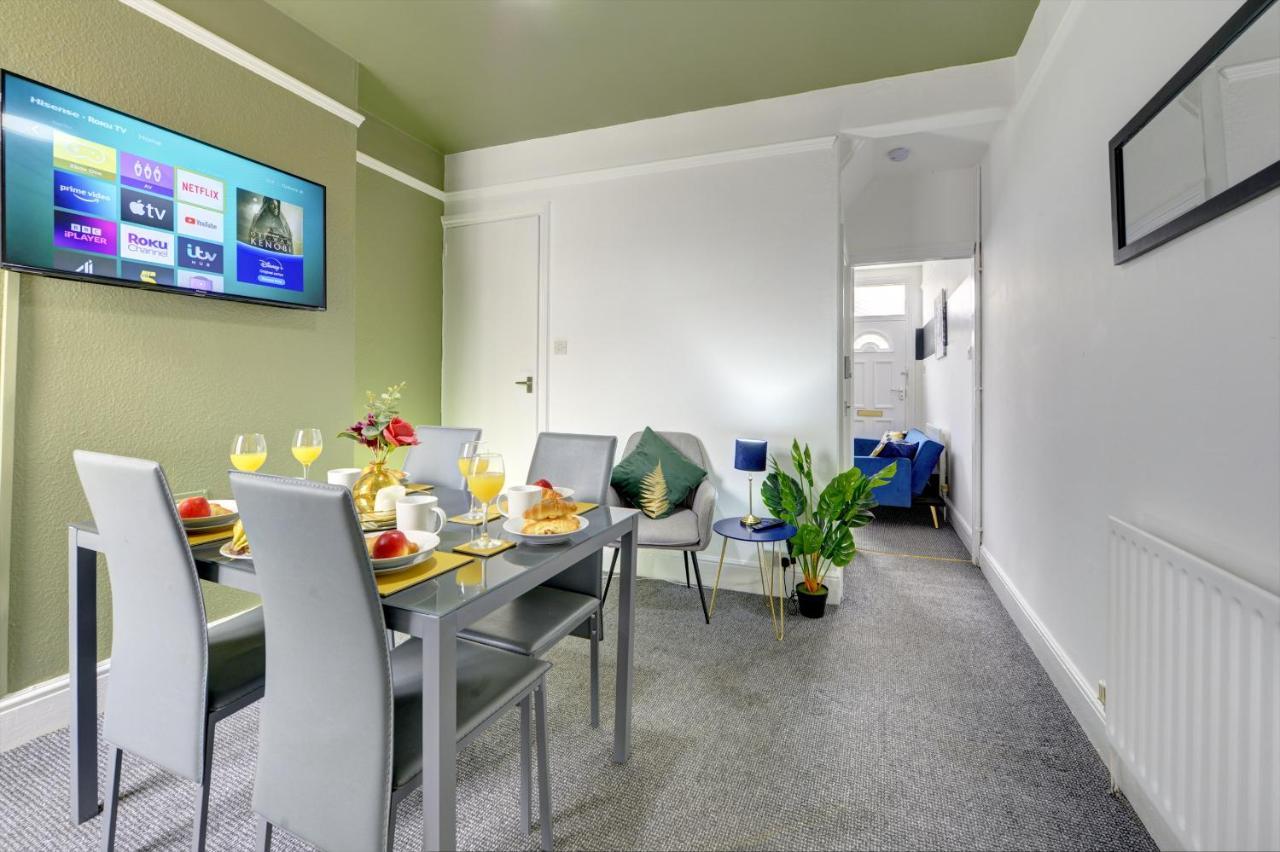 Casa de férias Cheerful Comfort: 2-bedroom With Free Parking & Wi-fi Coventry