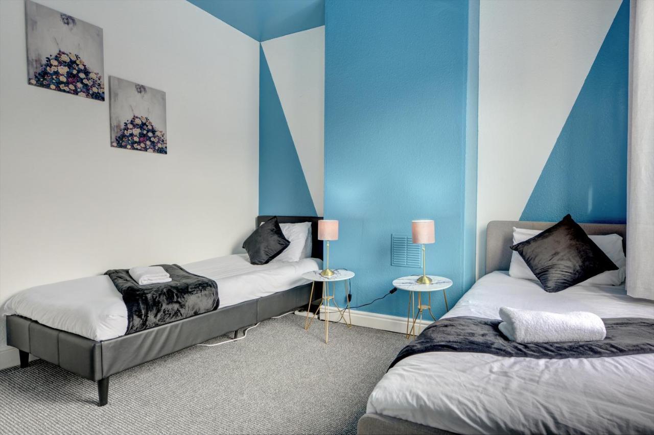 Cheerful Comfort: 2-bedroom With Free Parking & Wi-fi *