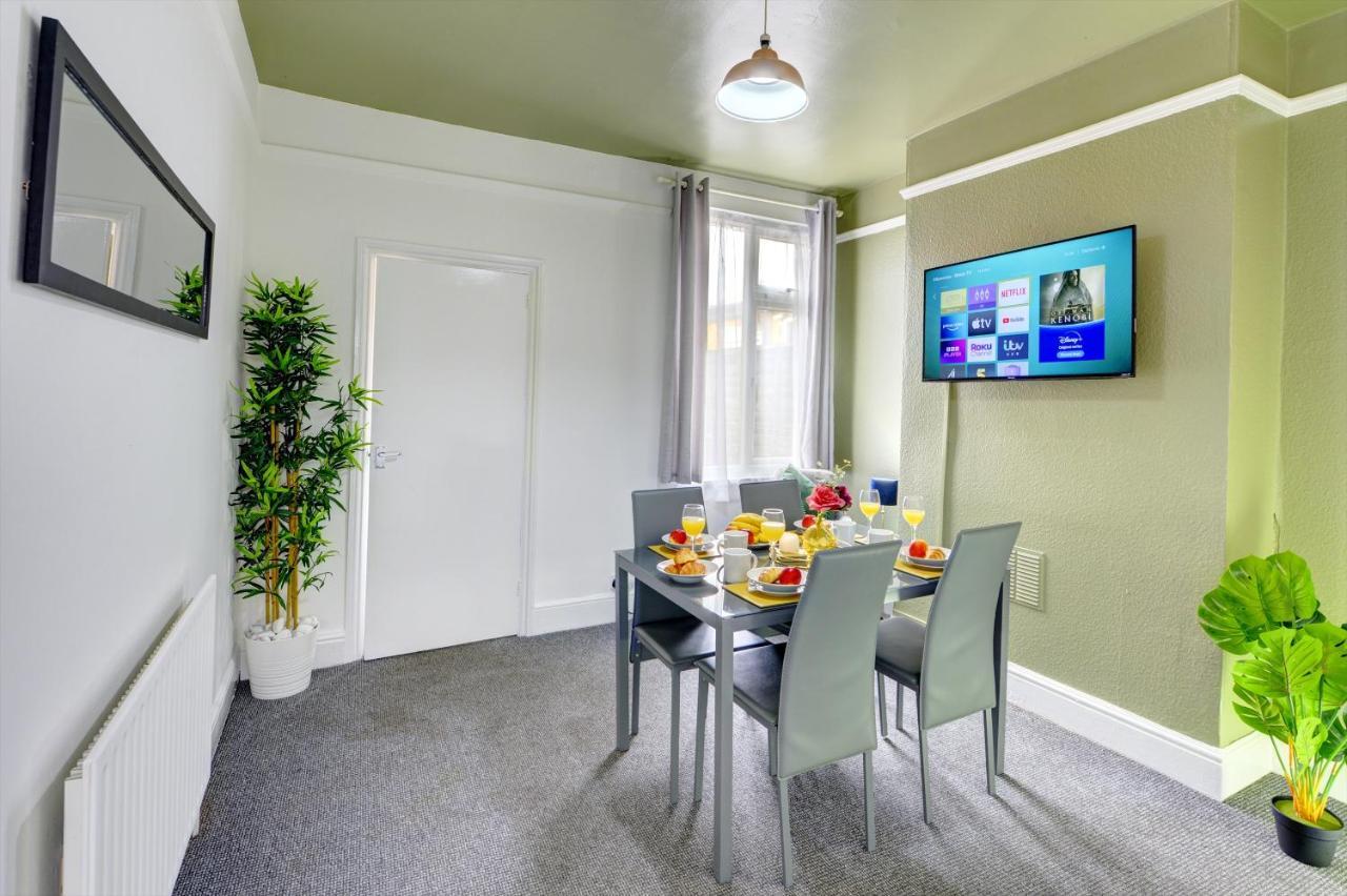 Casa de férias Cheerful Comfort: 2-bedroom With Free Parking & Wi-fi Coventry