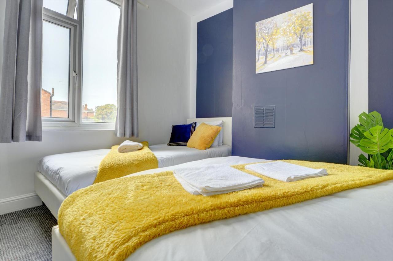 Cheerful Comfort: 2-bedroom With Free Parking & Wi-fi Casa de férias *