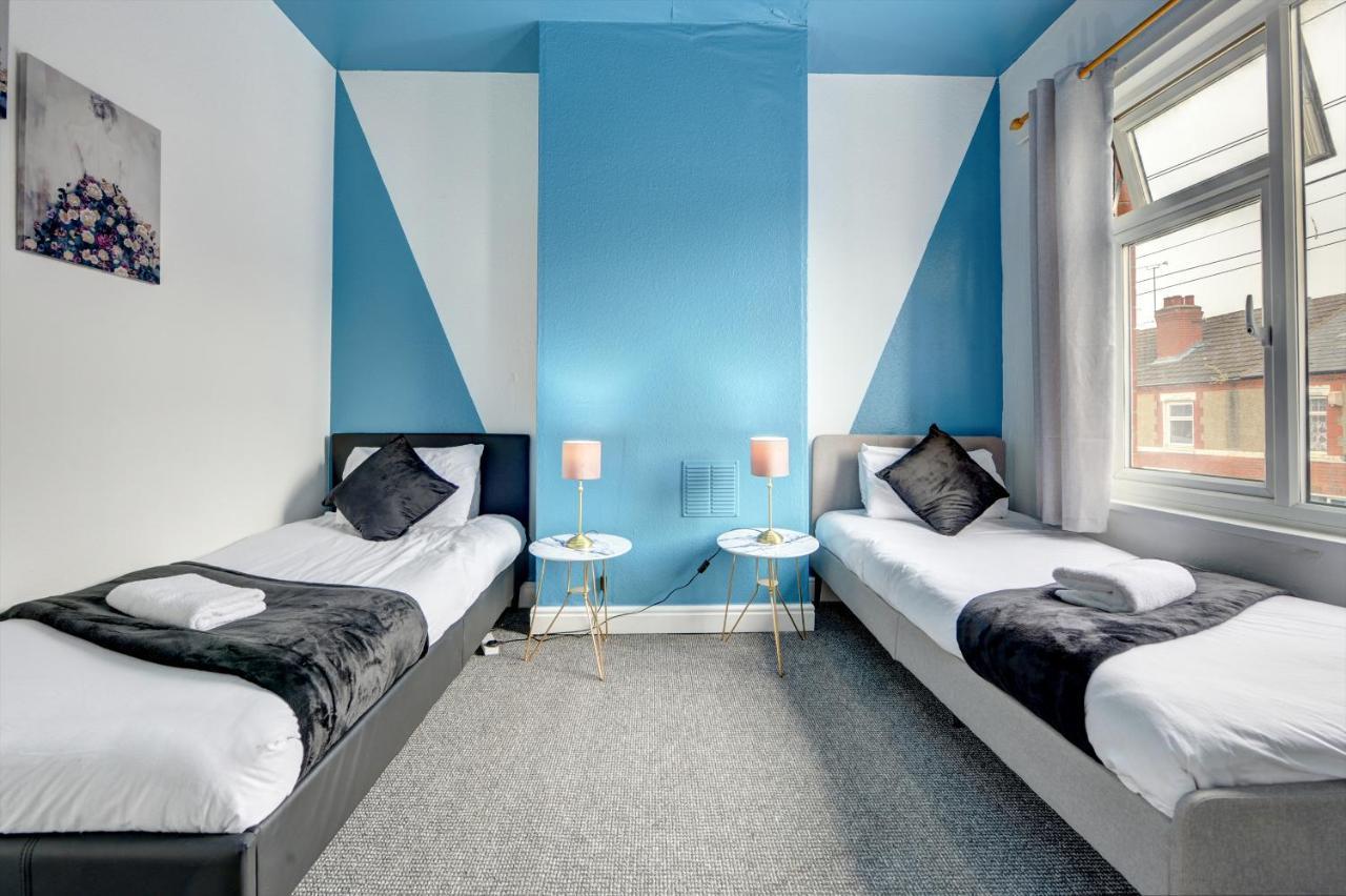 Casa de férias Cheerful Comfort: 2-bedroom With Free Parking & Wi-fi Coventry