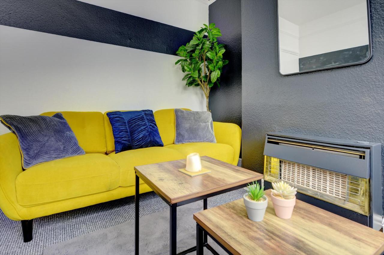 Casa de férias Cheerful Comfort: 2-bedroom With Free Parking & Wi-fi Coventry