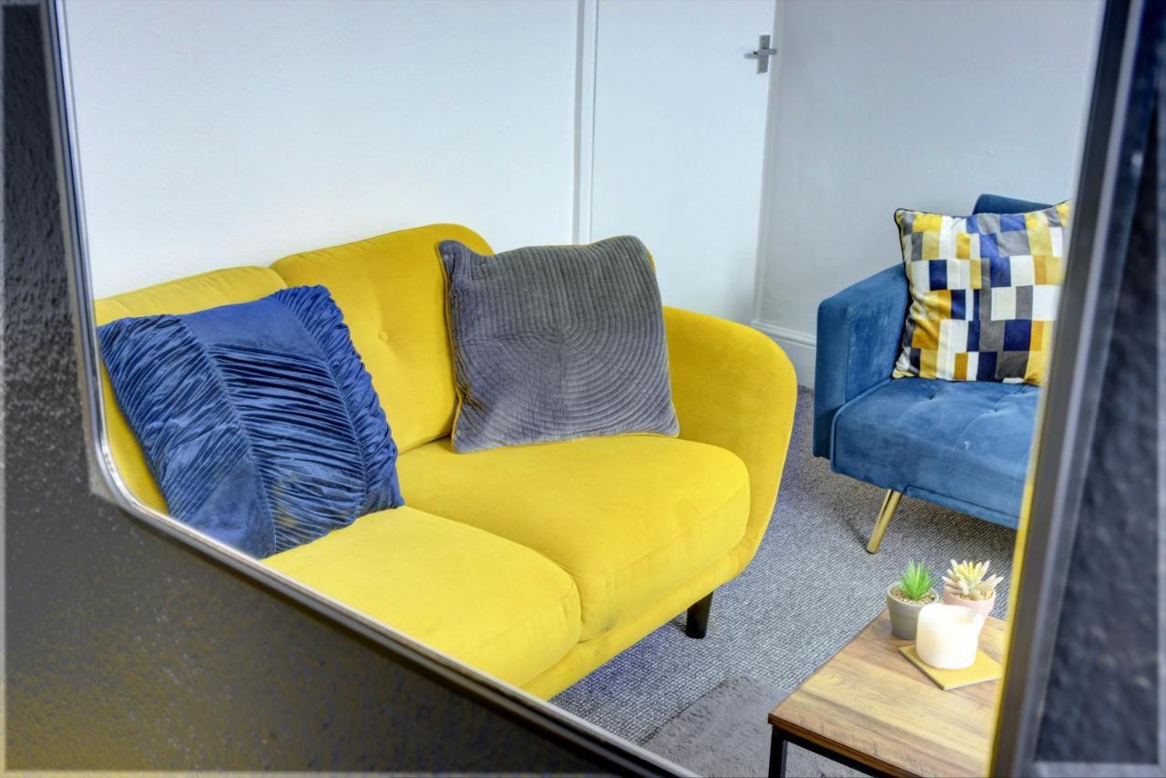 Casa de férias Cheerful Comfort: 2-bedroom With Free Parking & Wi-fi Coventry