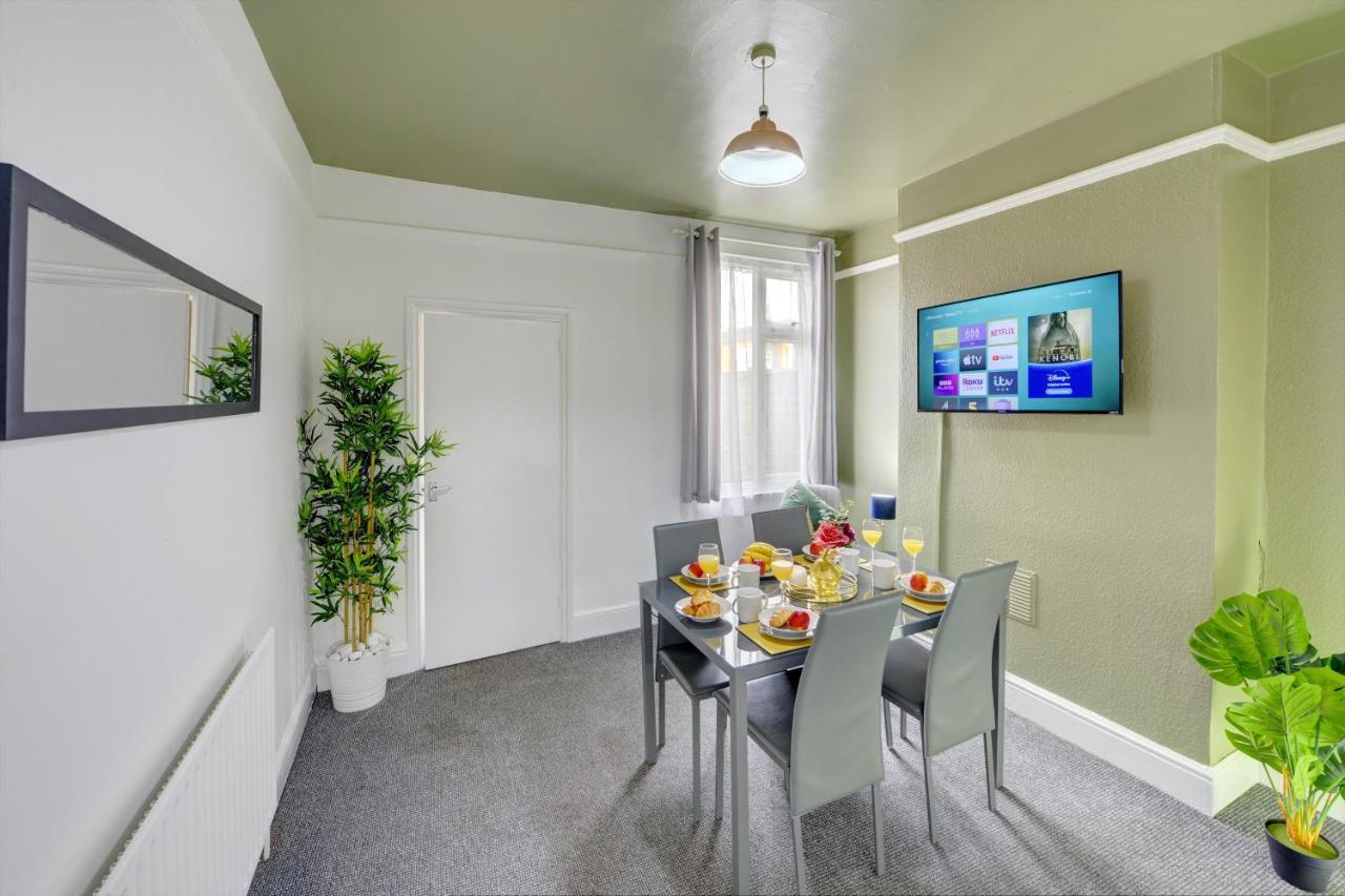Casa de férias Cheerful Comfort: 2-bedroom With Free Parking & Wi-fi Coventry