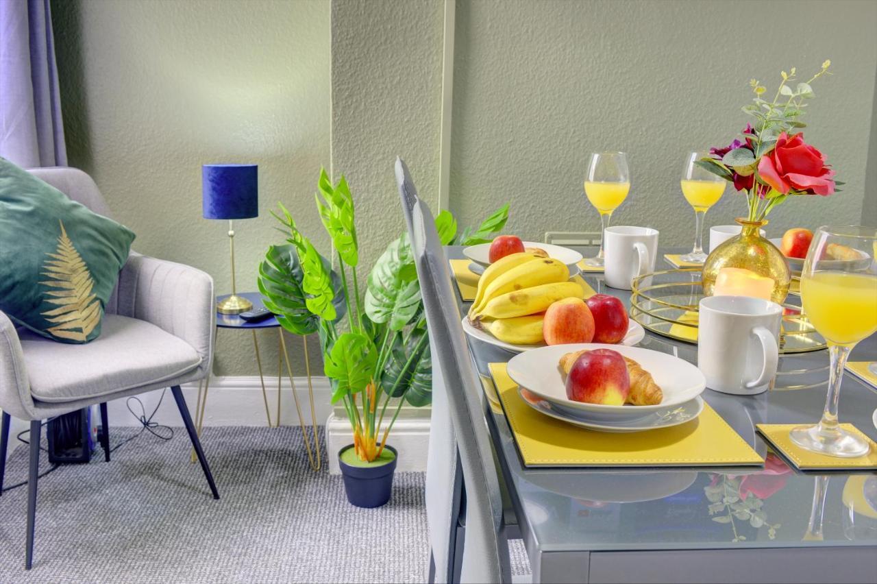 Cheerful Comfort: 2-bedroom With Free Parking & Wi-fi Casa de férias *