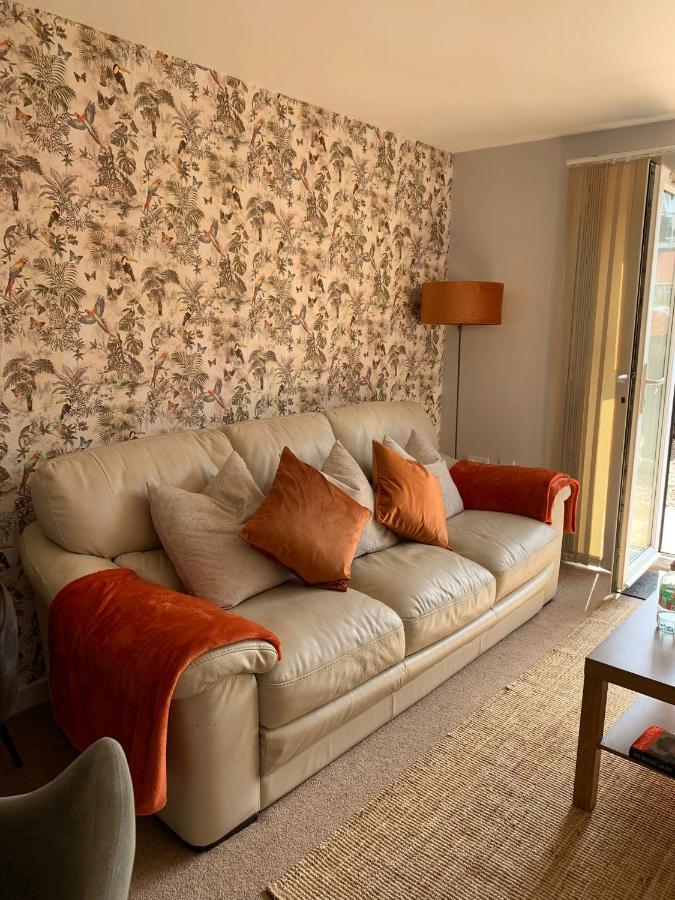 City Centre Townhouse With Private Parking