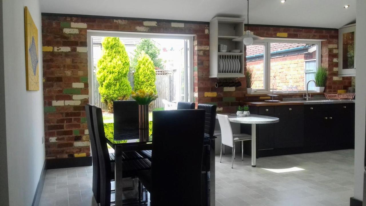 Stunning & Spacious Family Home. Midlands Location *