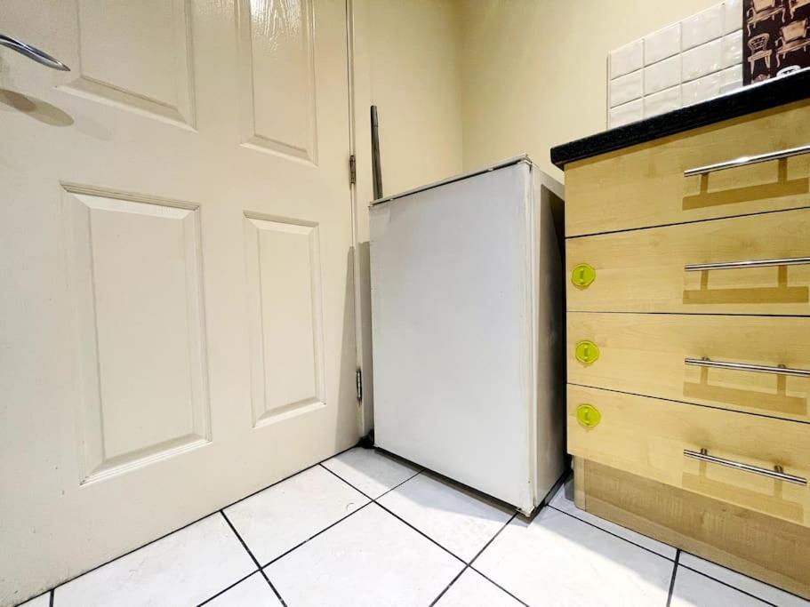 Chattel - Massive Homely Space With Garden, Dedicated Office Space & Free Parking Apartamento