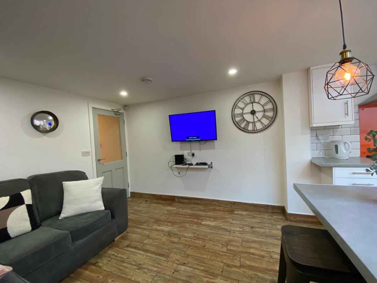 Nice Living Serviced 2 Homestay