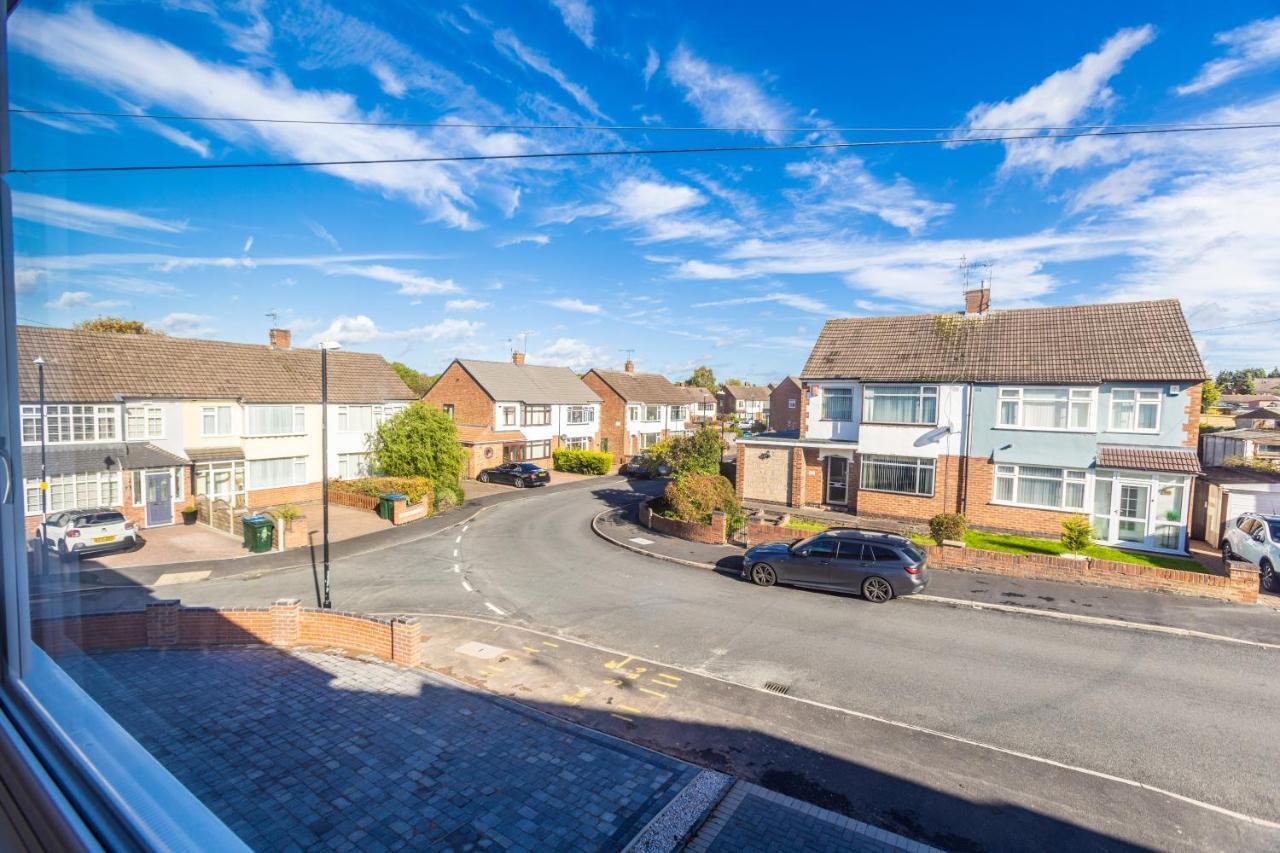 Modern 3-bed House With Parking - Sleeps 7!