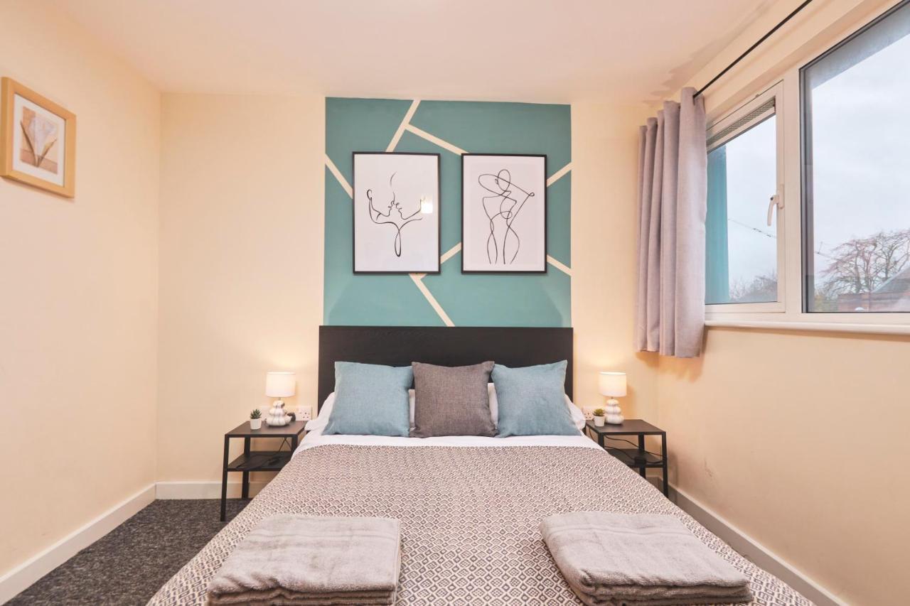 Large 2 Bed In - Sleeps 6 - Parking Apartment
