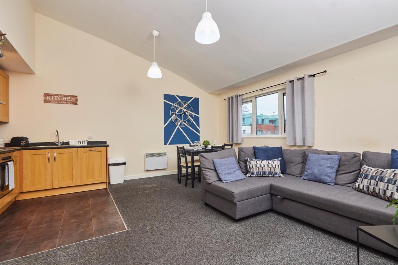 Large 2 Bed In - Sleeps 6 - Parking Apartment *