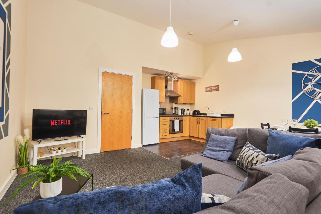 Large 2 Bed In - Sleeps 6 - Parking Apartment *