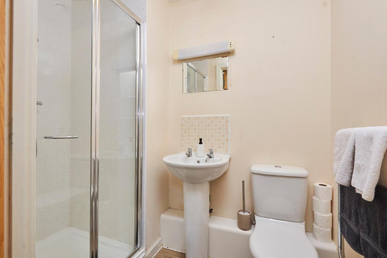 Large 2 Bed In - Sleeps 6 - Parking Coventry