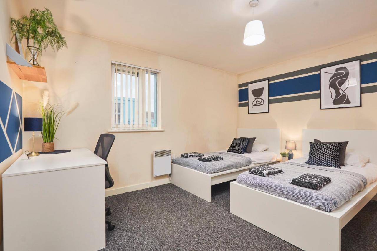 Apartment Large 2 Bed In - Sleeps 6 - Parking