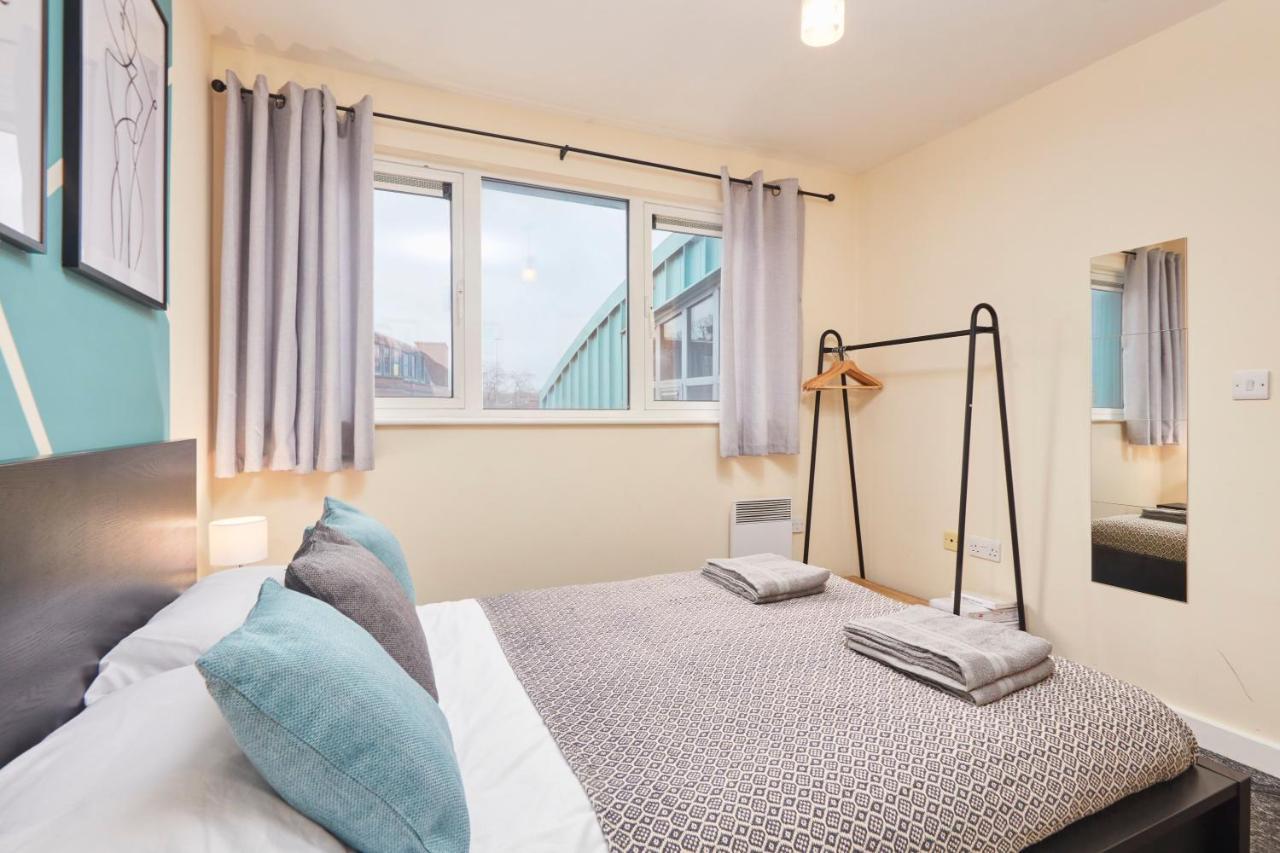 Apartment Large 2 Bed In - Sleeps 6 - Parking
