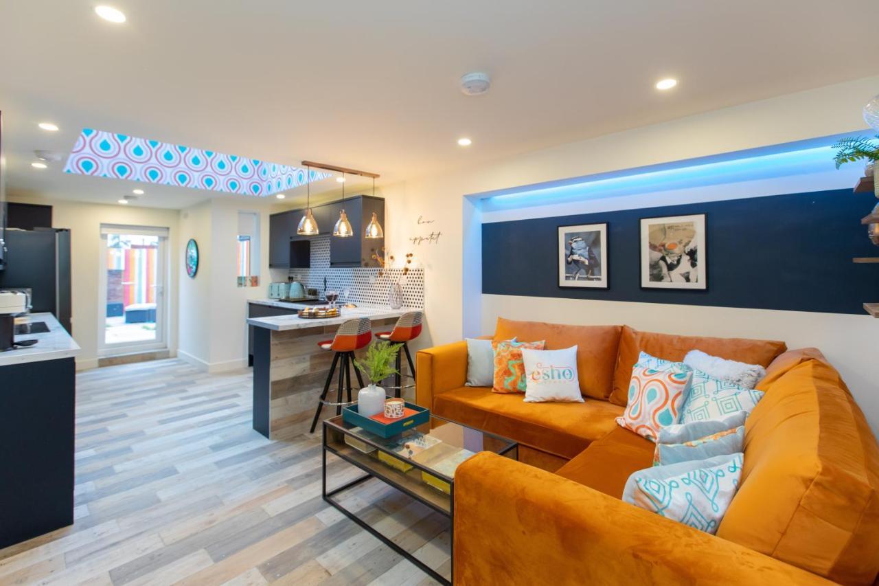 5 Bed 5 Bath House, Free Parking, Patio Garden - Esho *