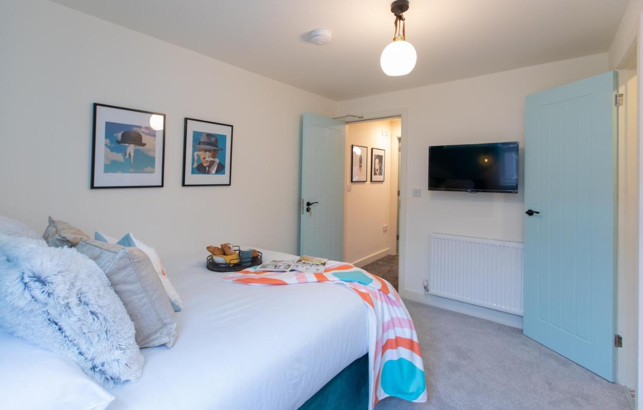5 Bed 5 Bath House, Free Parking, Patio Garden - Esho Holiday home Coventry