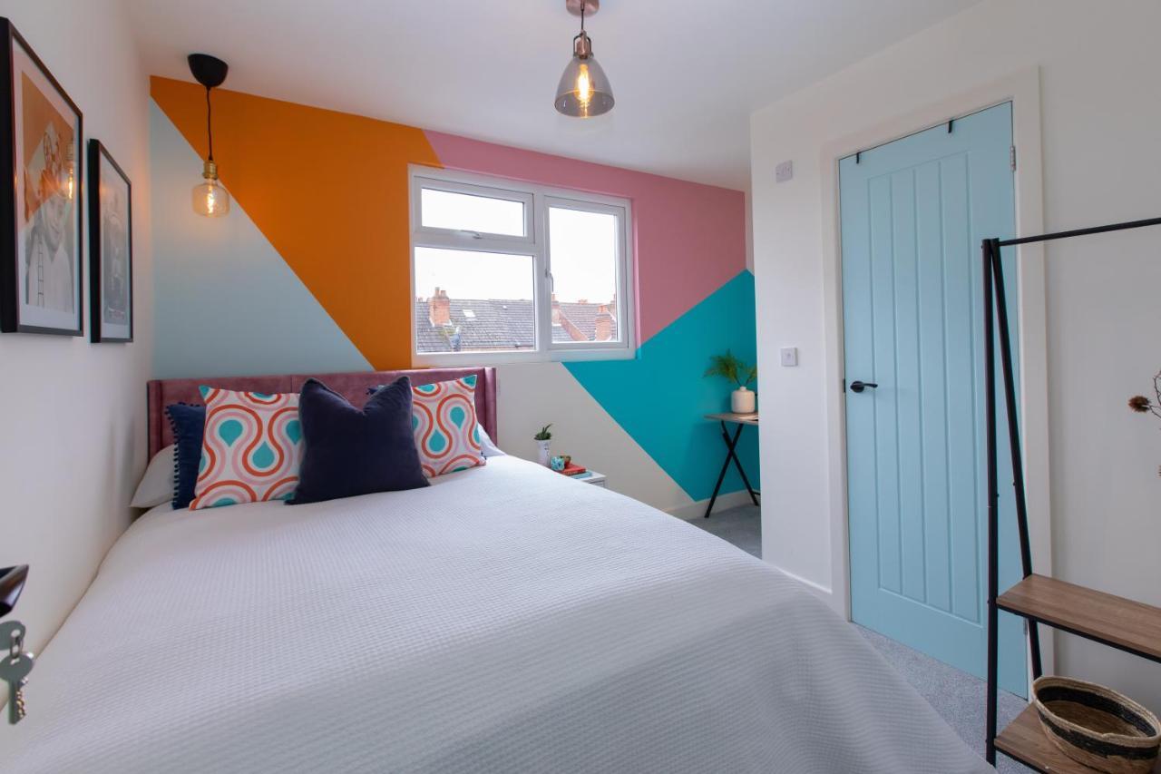 5 Bed 5 Bath House, Free Parking, Patio Garden - Esho Holiday home Coventry