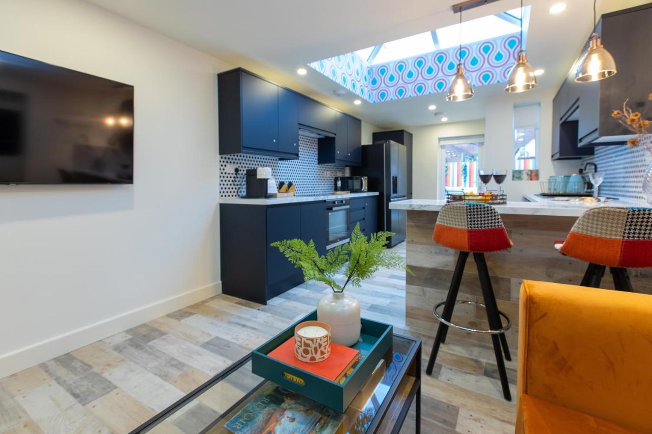 5 Bed 5 Bath House, Free Parking, Patio Garden - Esho * Coventry