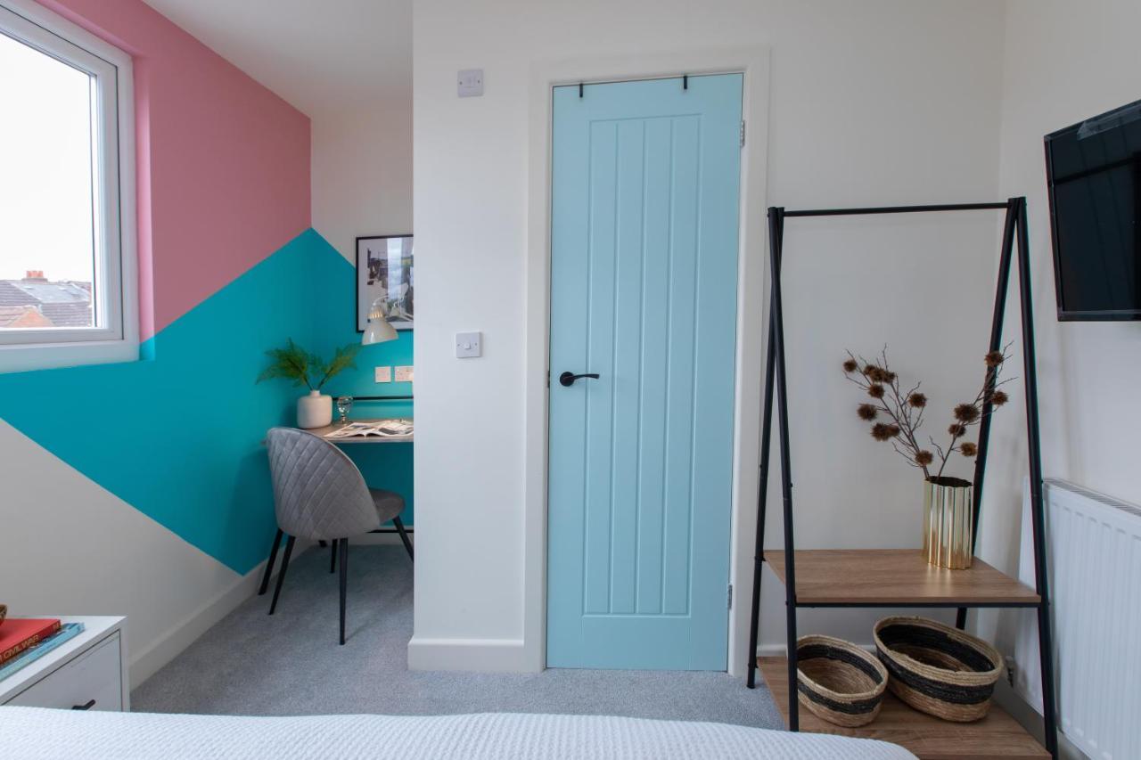5 Bed 5 Bath House, Free Parking, Patio Garden - Esho Holiday home Coventry