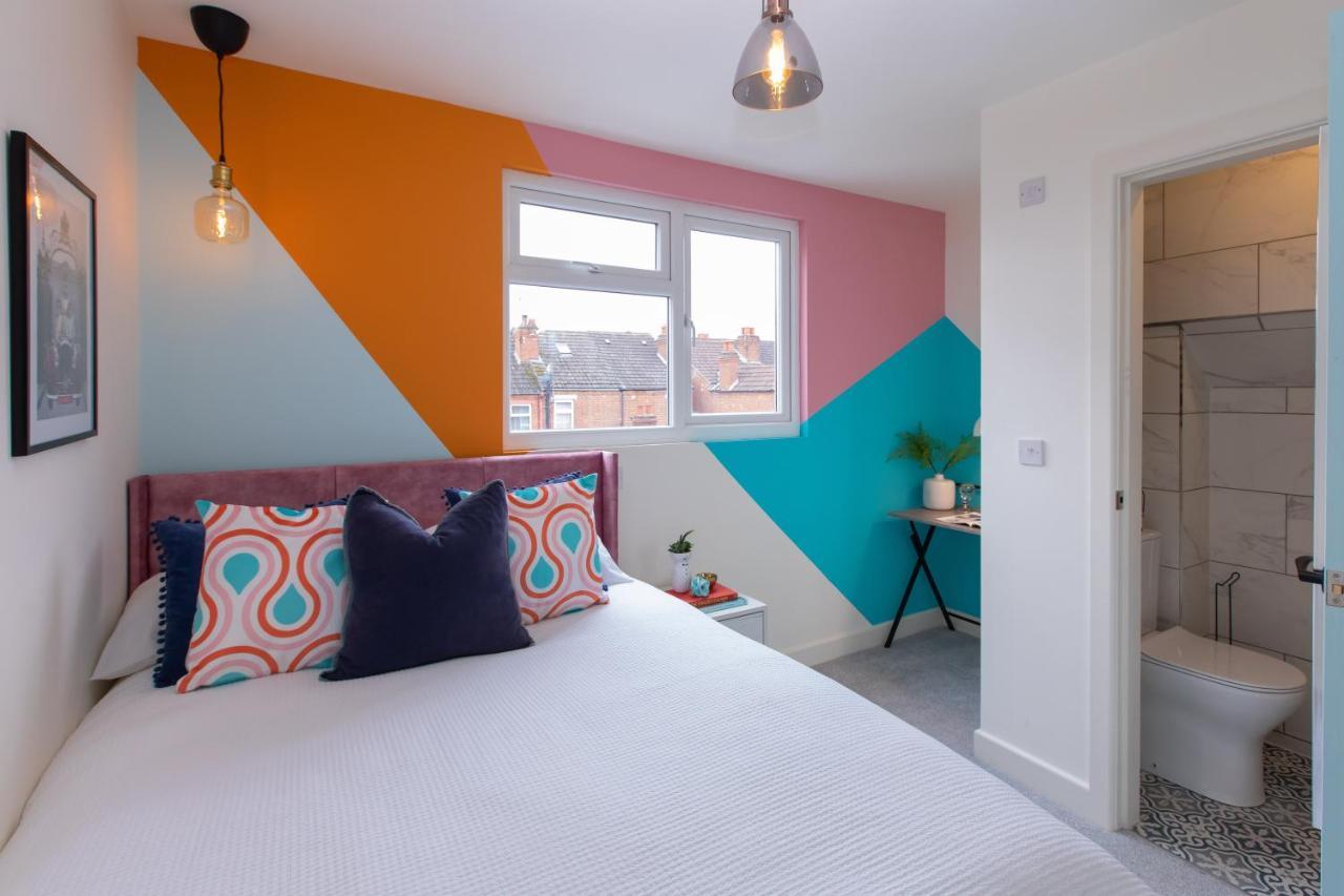 Holiday home 5 Bed 5 Bath House, Free Parking, Patio Garden - Esho *