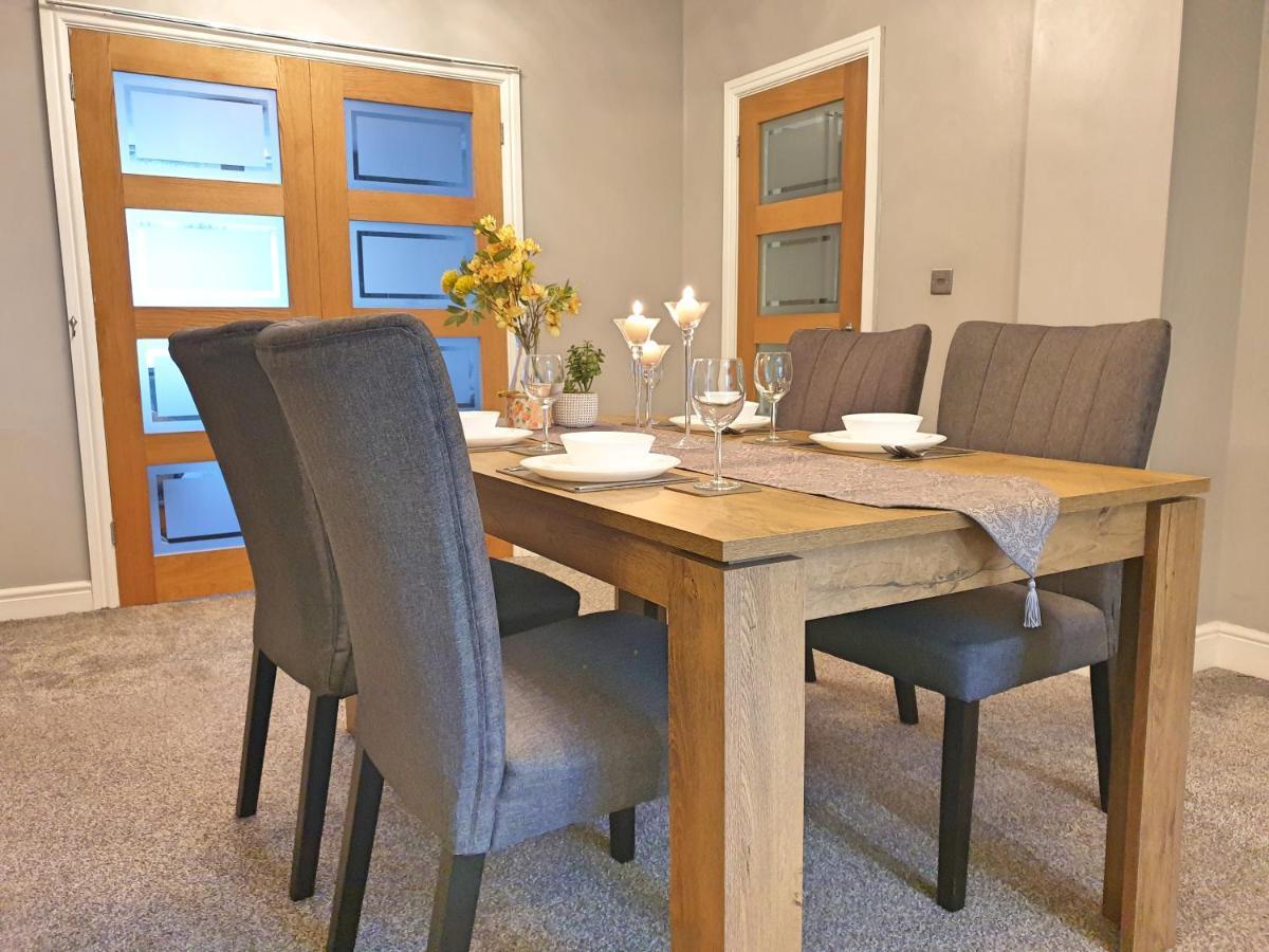 Spacious City With Free Parking, Fast Wi-fi & Netflix Holiday home *
