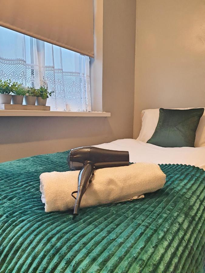 Spacious City With Free Parking, Fast Wi-fi & Netflix Holiday home *