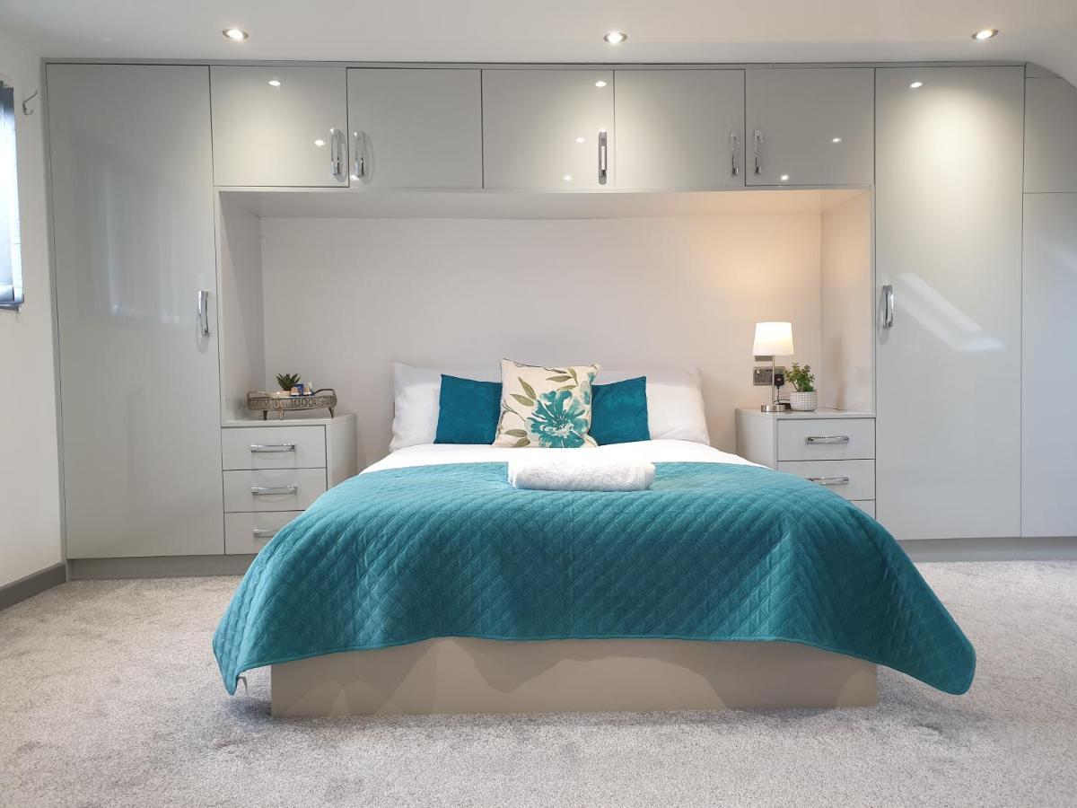Holiday home Spacious City With Free Parking, Fast Wi-fi & Netflix