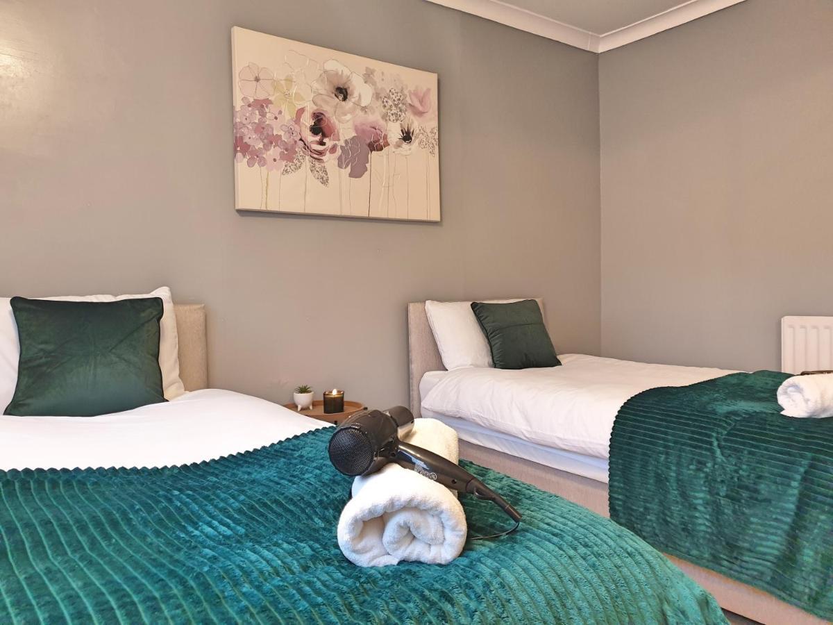Spacious City With Free Parking, Fast Wi-fi & Netflix Holiday home *