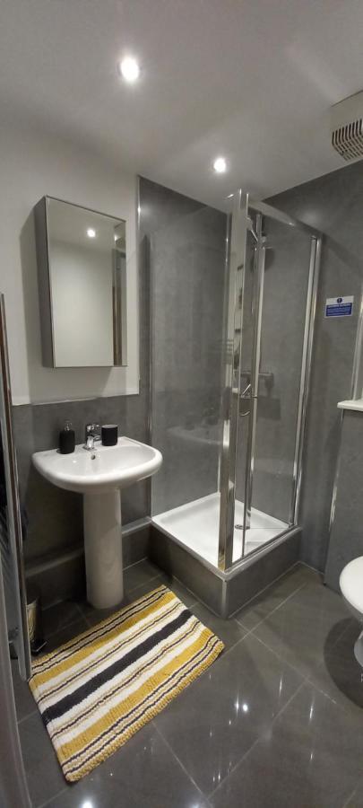 Gorgeous Modernised Centre Apartment *