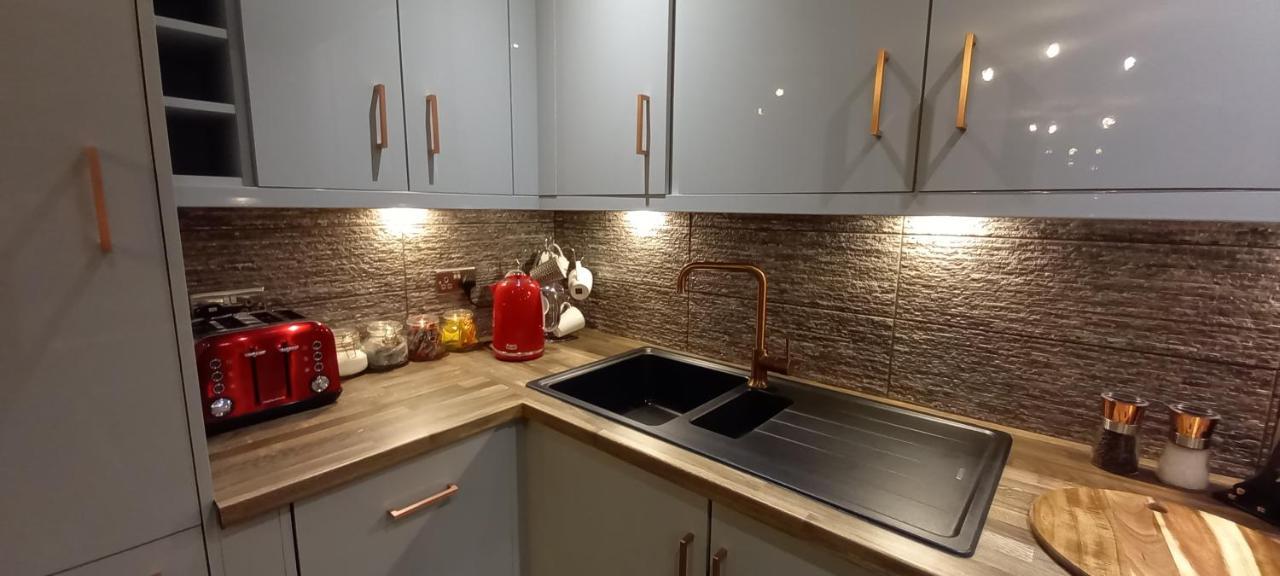 Gorgeous Modernised Centre Apartment *