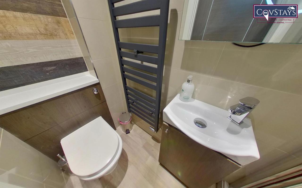 New House - Magnificent In Centre, Free Parking, By Covstays Apartamento *
