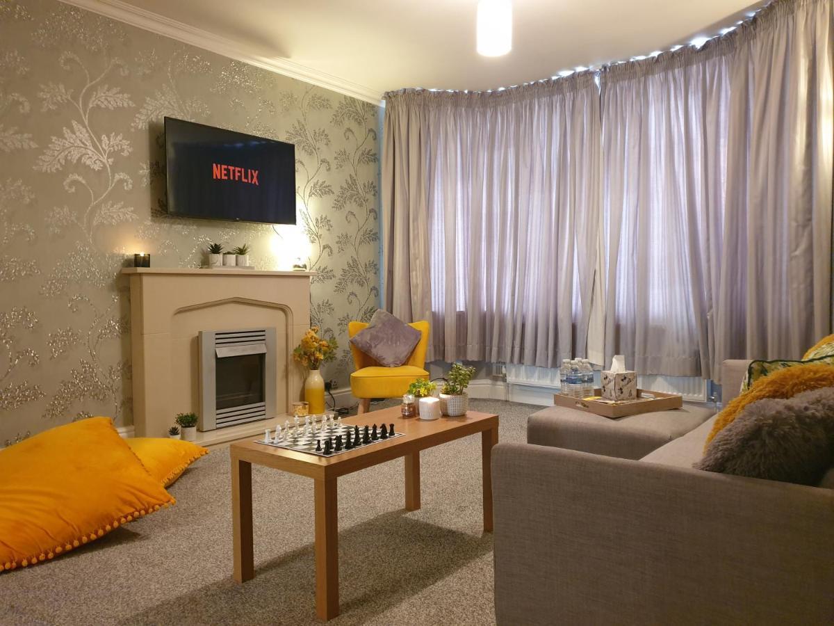 Spacious City With Free Parking, Fast Wi-fi & Netflix Coventry