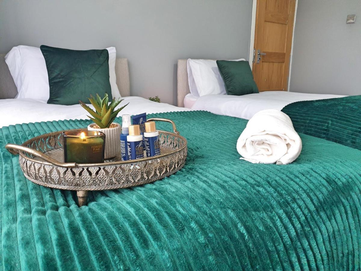 Spacious City With Free Parking, Fast Wi-fi & Netflix * Coventry