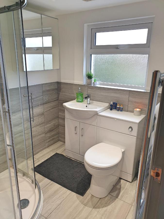 Spacious City With Free Parking, Fast Wi-fi & Netflix Holiday home Coventry